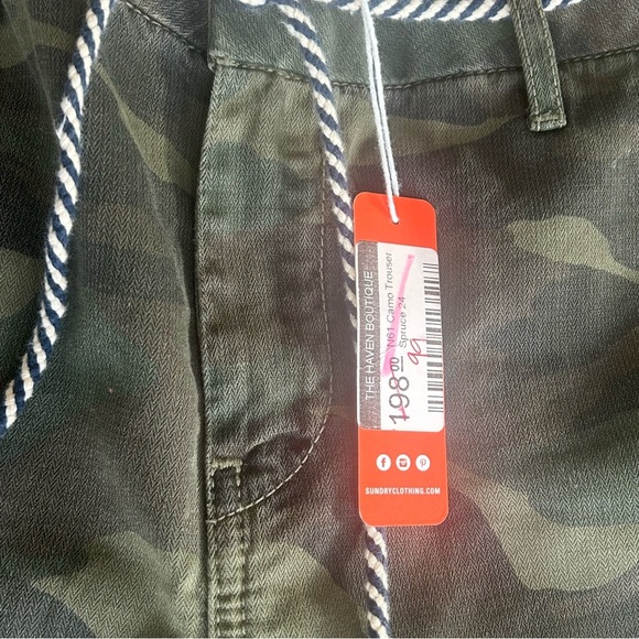 NWT Sundry Women’s Camo Cotton Pants Size 24 Drawstring Waist Tapered Leg - Picture 11 of 12